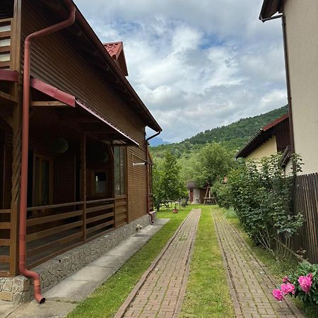 Casa De Vacanta Качулата Екстериор снимка