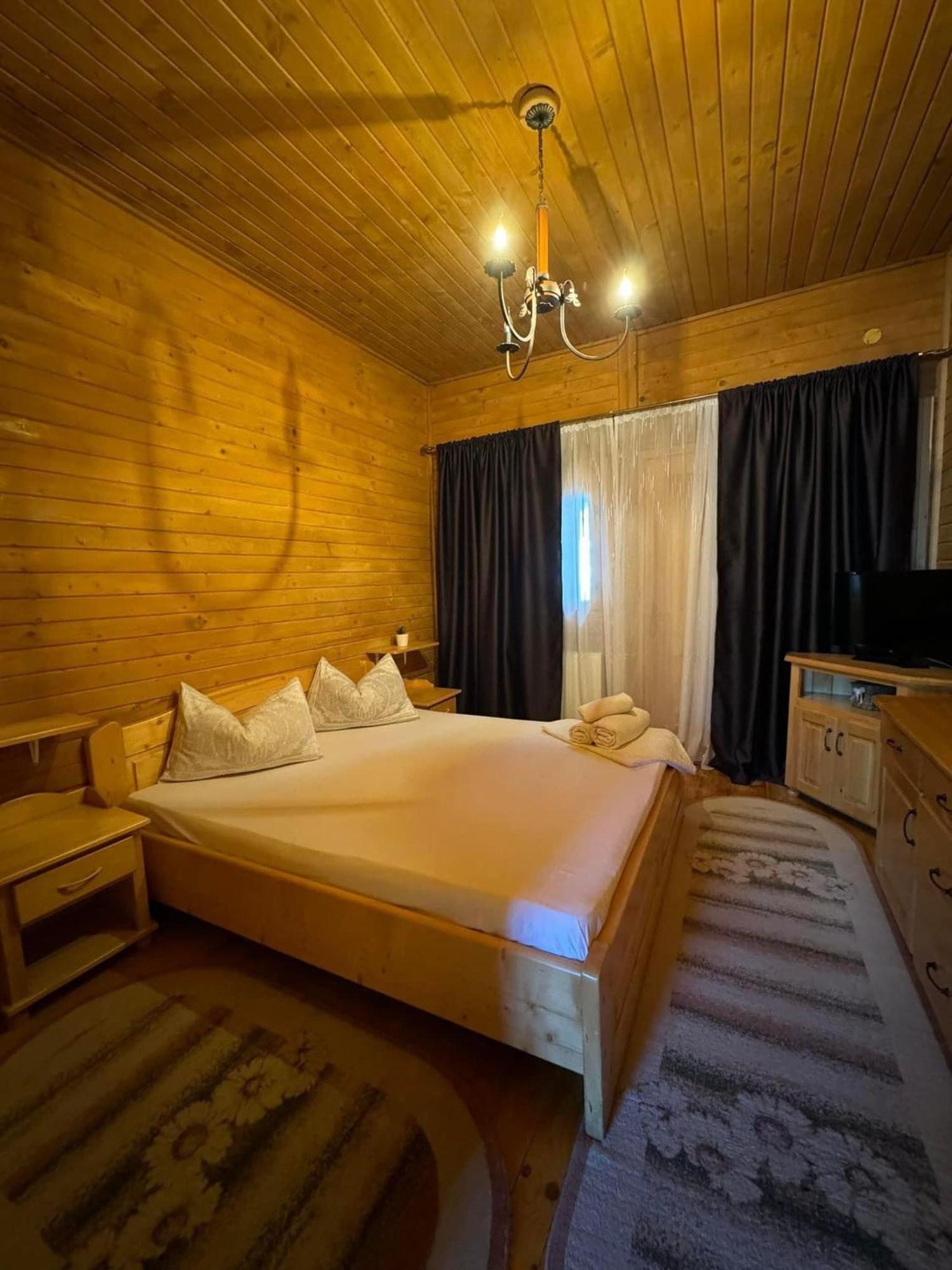 Casa De Vacanta Качулата Екстериор снимка