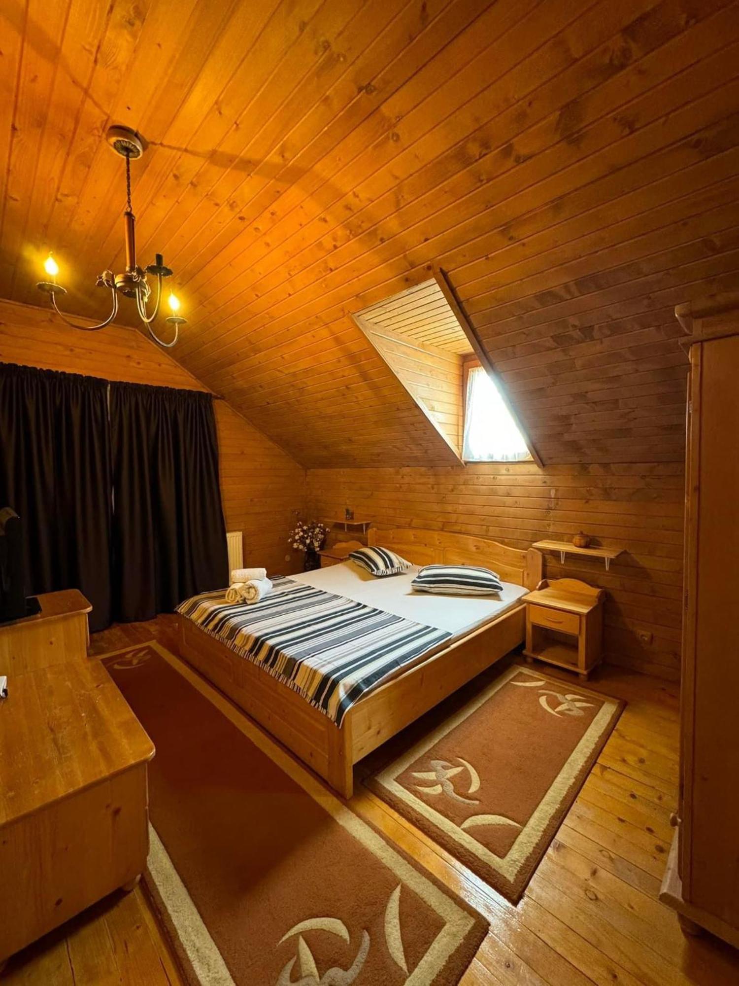 Casa De Vacanta Качулата Екстериор снимка
