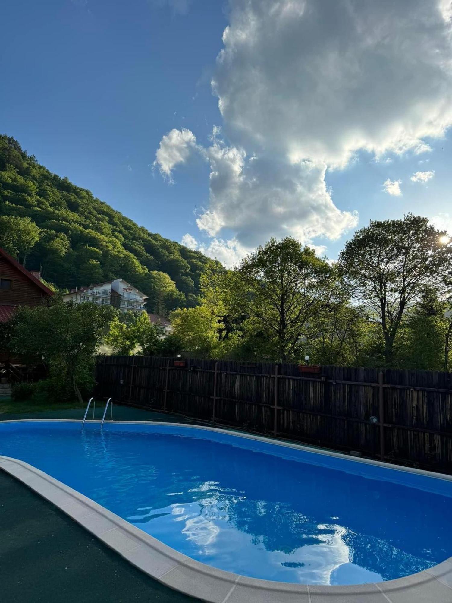 Casa De Vacanta Качулата Екстериор снимка