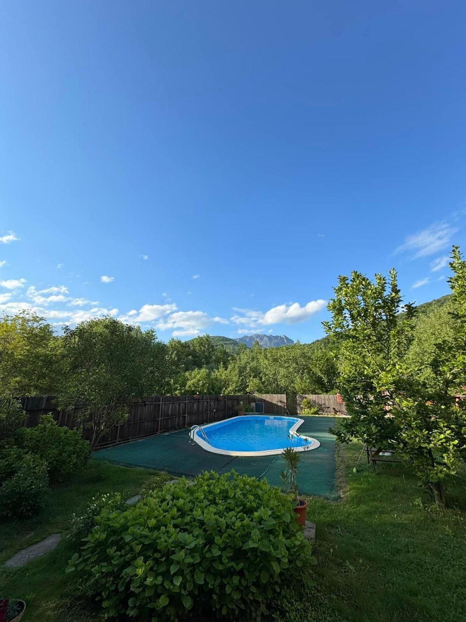 Casa De Vacanta Качулата Екстериор снимка