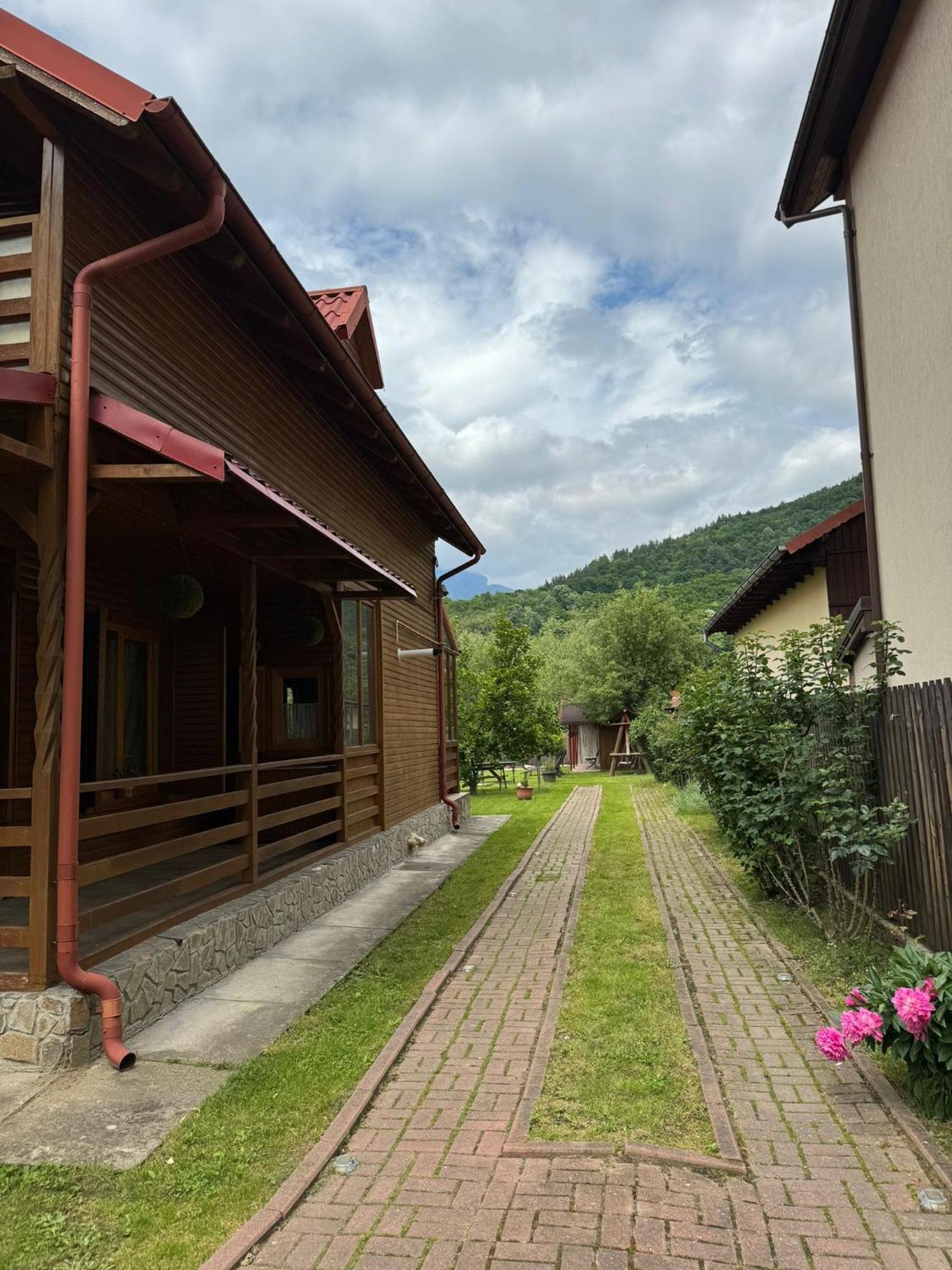 Casa De Vacanta Качулата Екстериор снимка