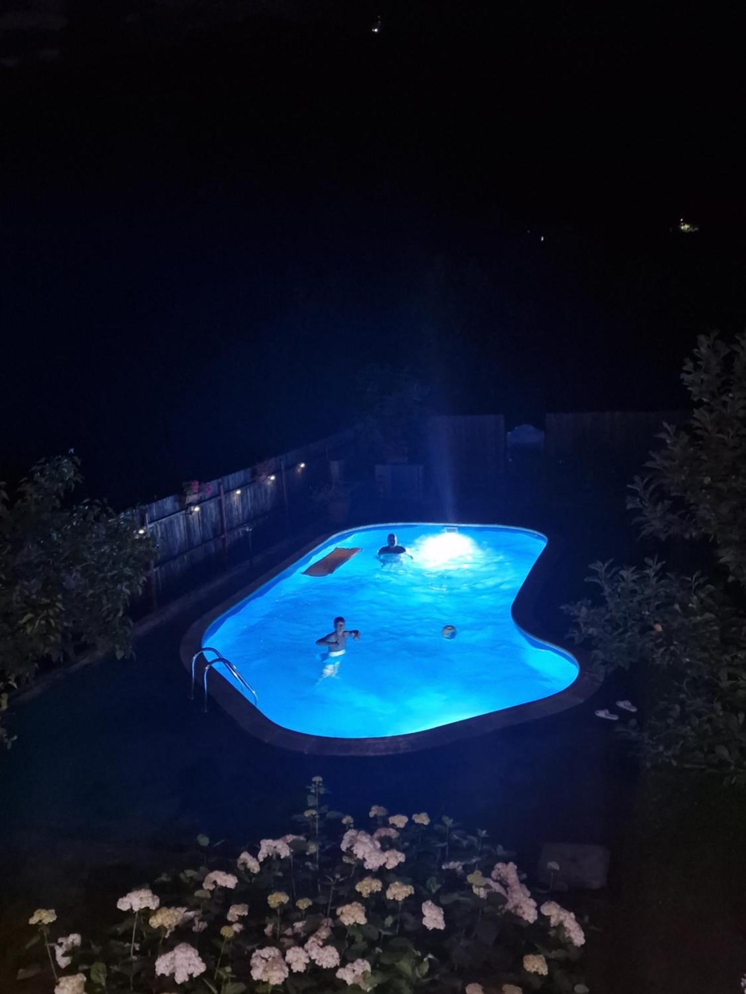 Casa De Vacanta Качулата Стая снимка