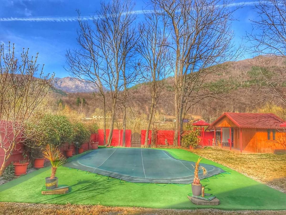 Casa De Vacanta Качулата Екстериор снимка