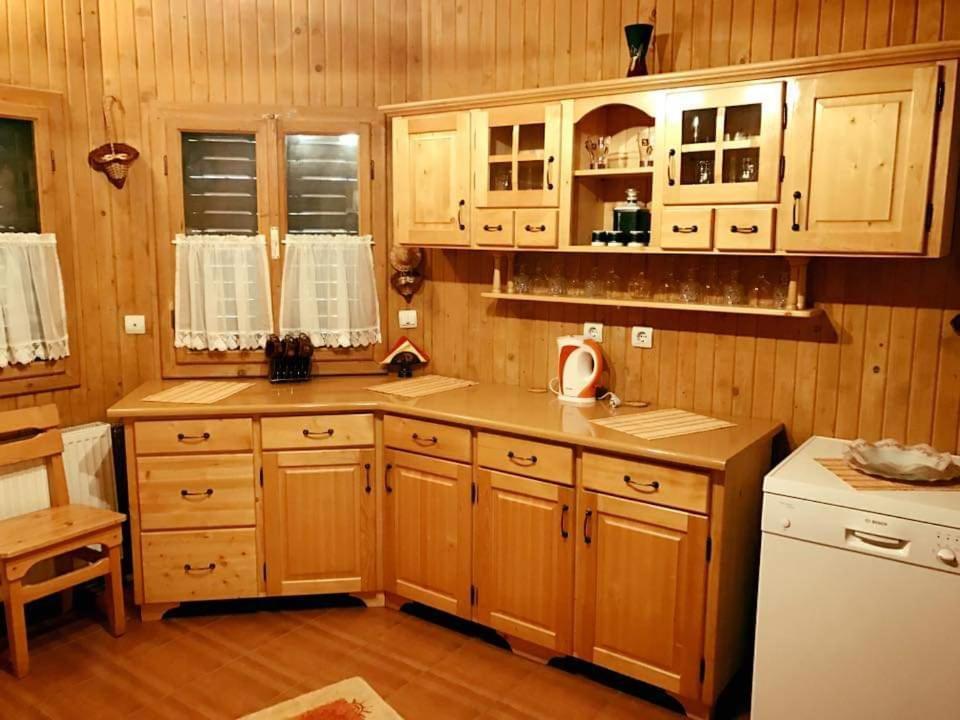 Casa De Vacanta Качулата Екстериор снимка